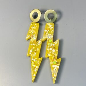 Boucles d’oreilles longues éclairs jaunes