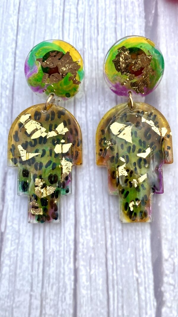 Boucles d’oreilles multicolore tigre clue – Image 3